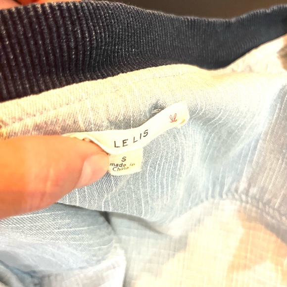 Le Lis 100% Cotton Two-Toned ButtonDown Jean Jacket with Pockets - Picture 2 of 7